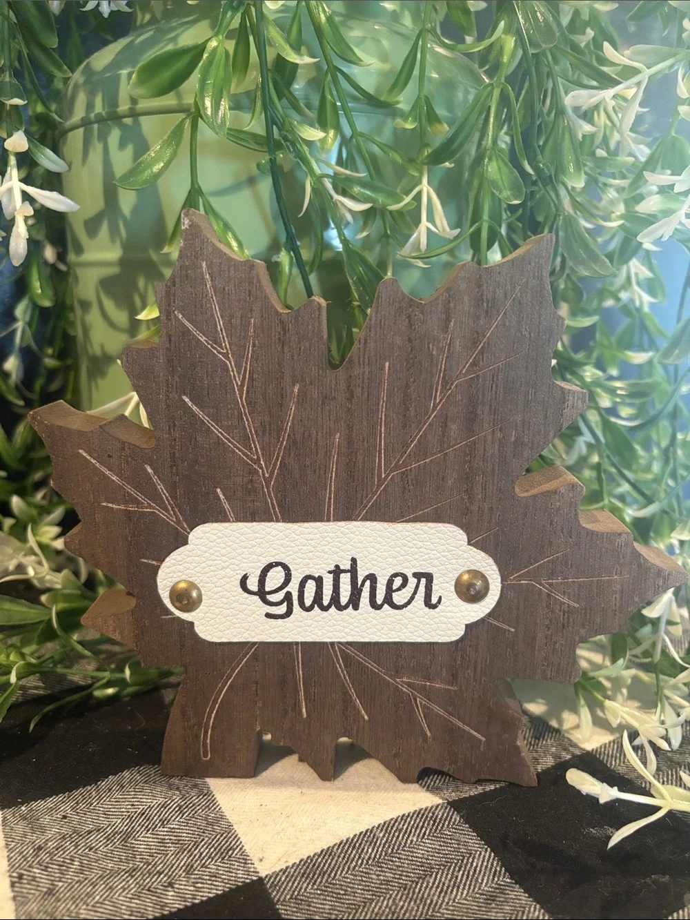 Wooden Leaf Table Decor Sign 